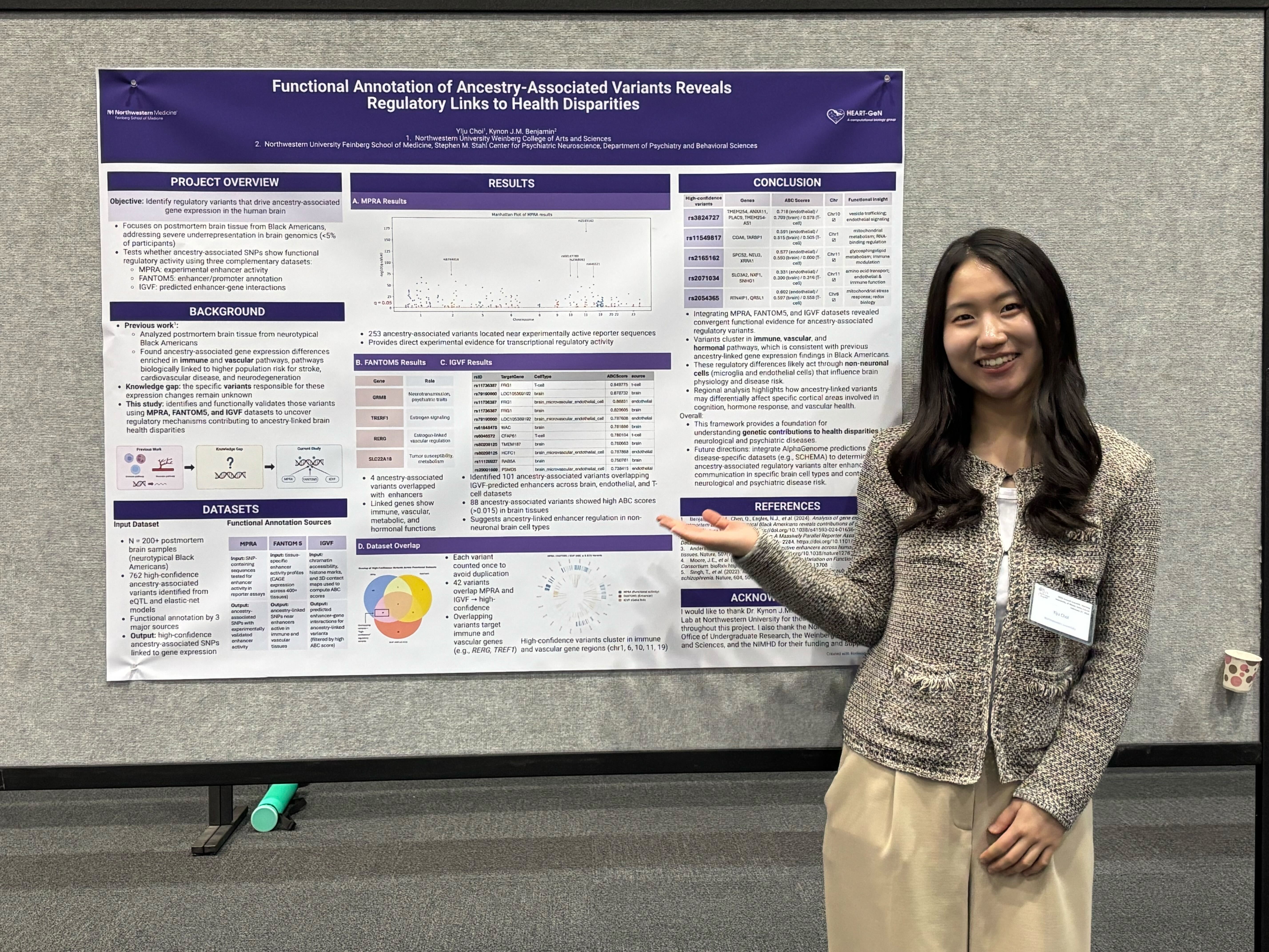 Yiju presenting her poster at Chicago SfN